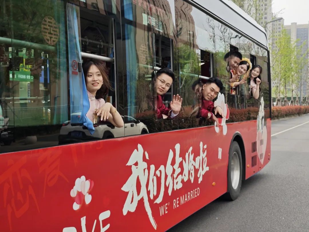 日照“521连理巴士”载新人驶向幸福.jpg