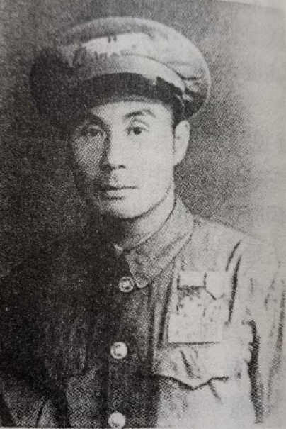 1953年7月,王延周胸前佩戴立功奖章.jpg