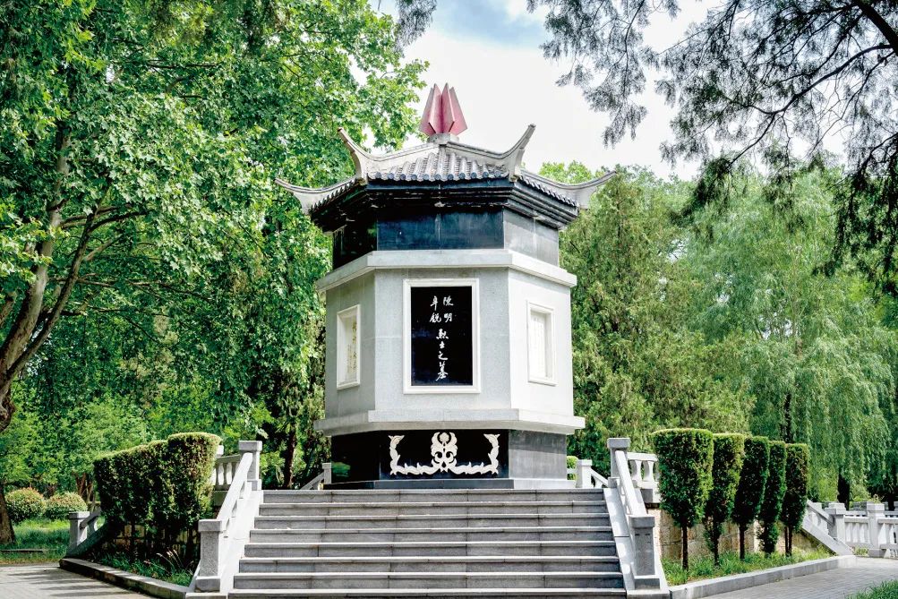 陈明与辛锐烈士之墓.jpg
