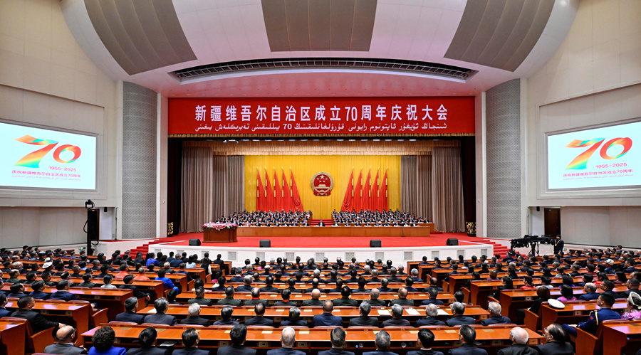 新疆维吾尔自治区成立70周年庆祝大会隆重举行  习近平出席大会
