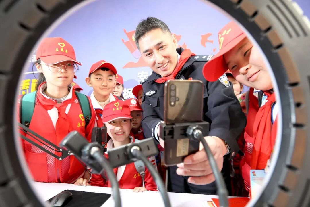 您的吴警官，已上线