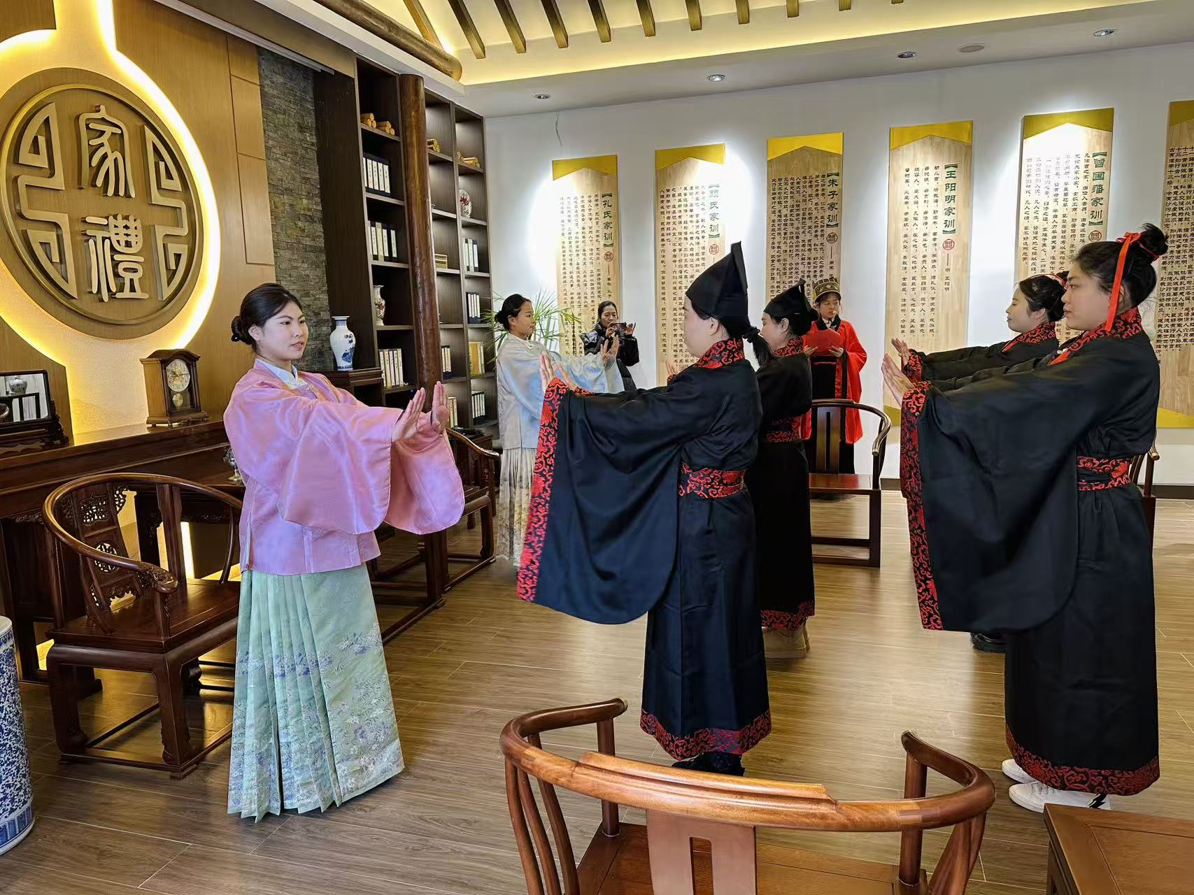 罗庄：两间茅草屋的蜕变