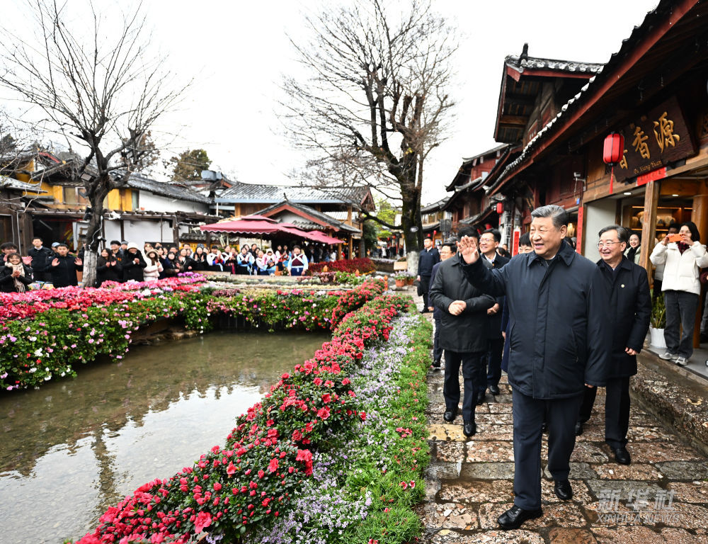 习近平在云南丽江市考察调研10.jpg