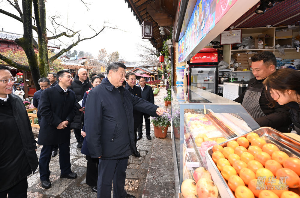 习近平在云南丽江市考察调研11.jpg