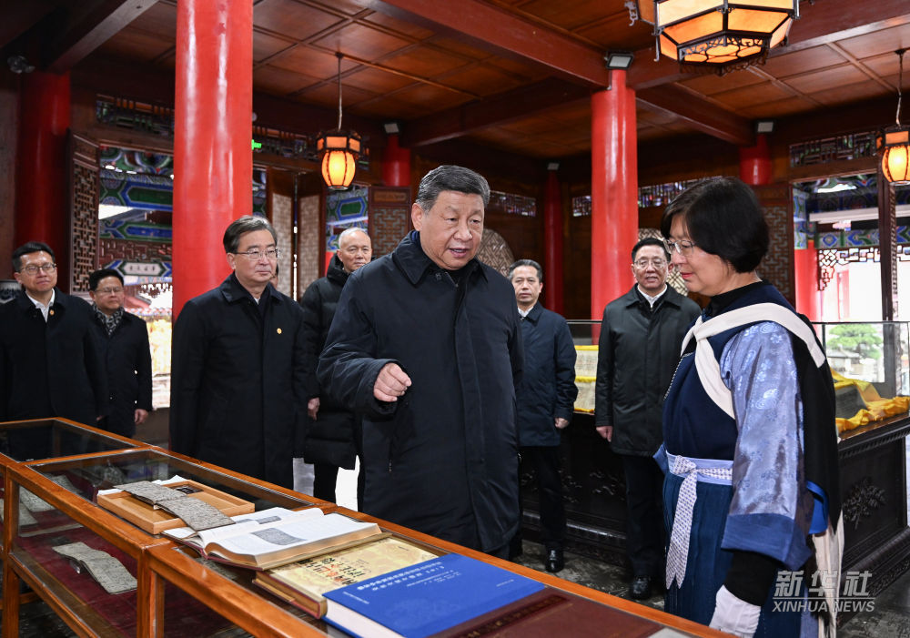 习近平在云南丽江市考察调研12.jpg